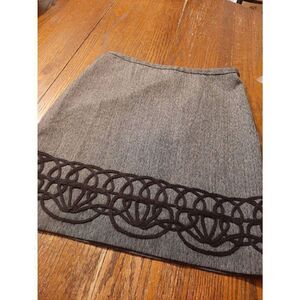 Size 4 Ann Taylor LOFT Grey Black White Crochet Trim Side Zip Lined Skirt